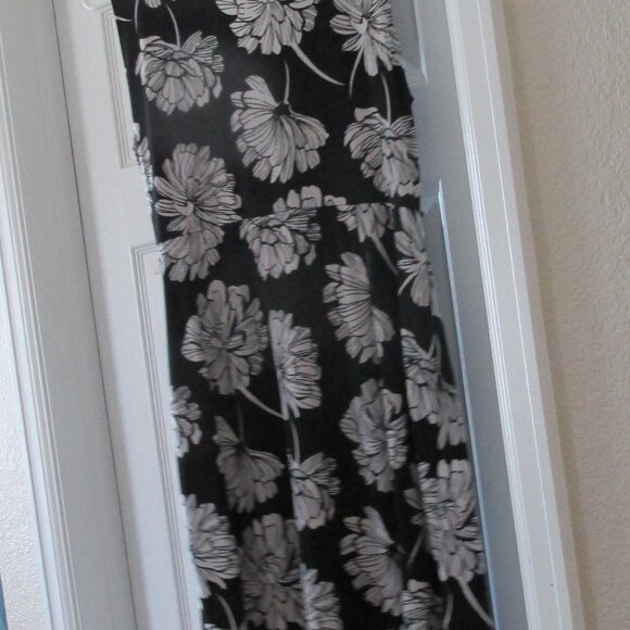 Motherhood Maternity Sleeveless‎ Long Dress Womens Medium Black Floral V Neck - Picture 4 of 4
